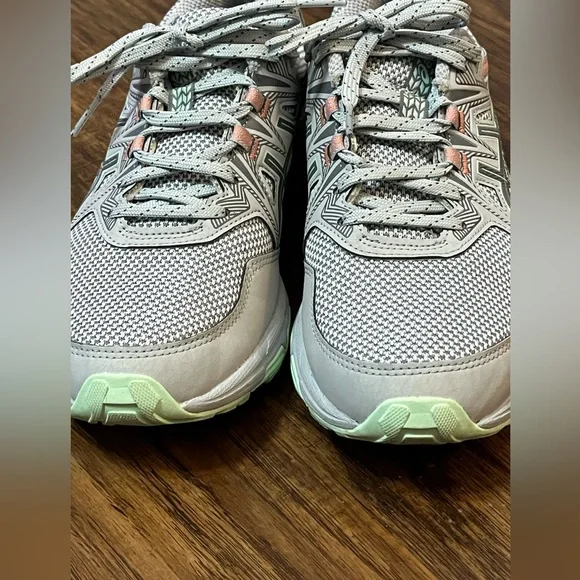 Grey ASICS sneakers. Gel-Venture 8. Women’s size 8. Great pre-owned condition - Picture 7 of 9